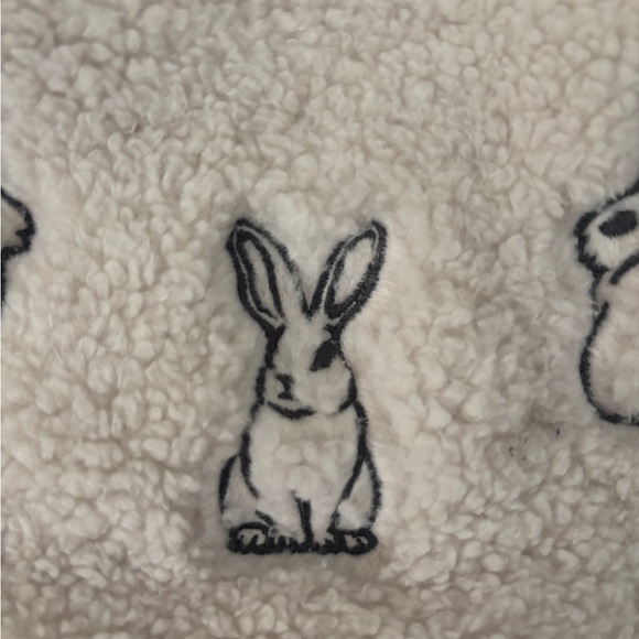 RARE Lululemon White Fleece Bunny Belt Bag - Picture 8 of 10